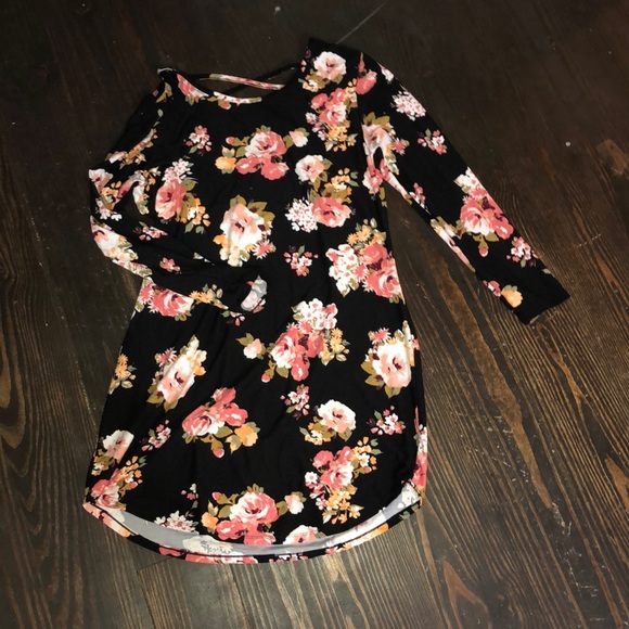 Flowered dress - Picture 1 of 3